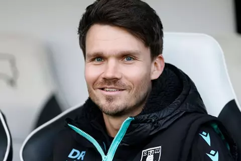 تقارير: مدرب شيفيلد وينزداي مرشح لتدريب لايبزيج